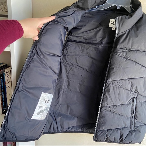 UGG Men’s Water Resistant Puffer Vest NWT - Picture 6 of 8